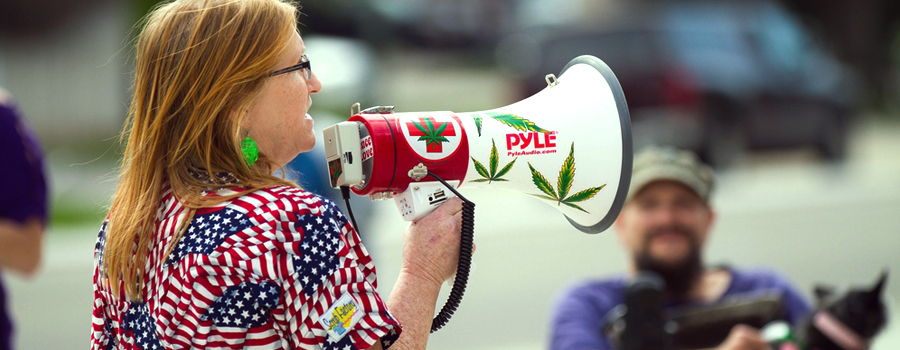 Liaison de l'industrie du cannabis USA californie nouvelle loi du marché Trump Manifestation de cannabis États américains légalisés Trump