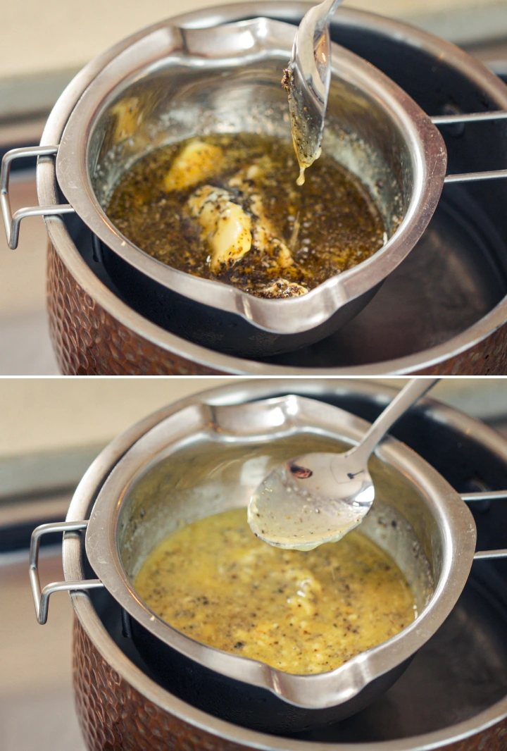 Faire mijoter doucement le cannabutter au bain-marie Mélange de cannabutter mijotant doucement au bain-marie, avec une cuillère remuant le beurre infusé pour maintenir une chaleur homogène et éviter la surchauffe
