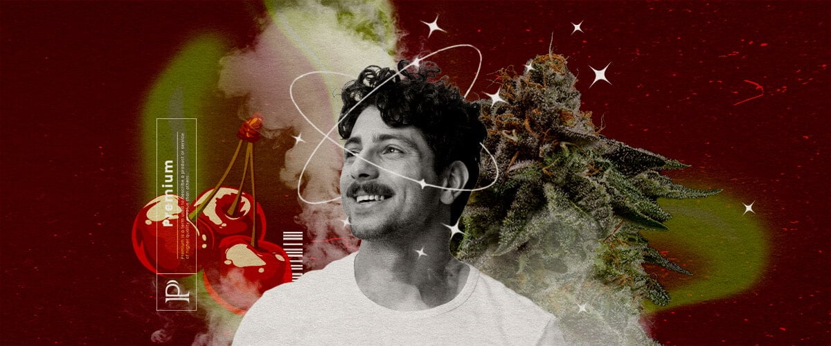 Effets de l'Herbe Cherry Pie Une illustration d'un homme souriant avec un bourgeon de cannabis et des images de cerises premium en arrière-plan, sur un fond cosmique vibrant rouge et vert avec des effets d'étoiles et de fumée, mettant en avant les effets de l'herbe Cherry Pie.