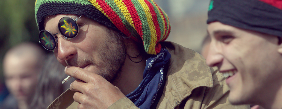 Choisir le cannabis plutôt l'alcool malsain comportement agressif alcoolisme addictif