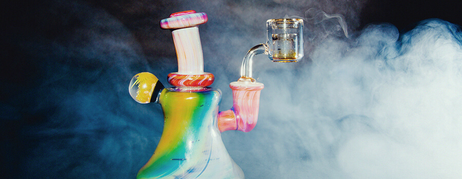 Rig Pour Dabbing Cannabis