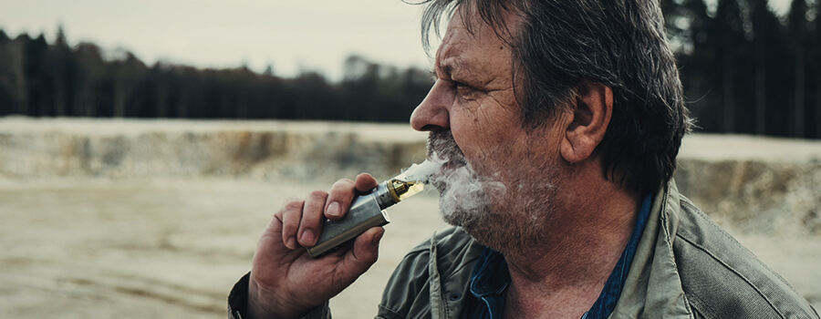 Homme Vapotant Cannabis Homme Vapotant Cannabis