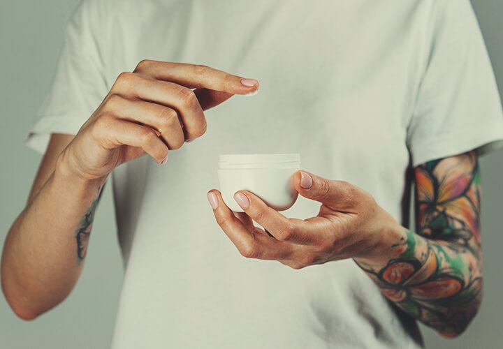 Comment utiliser Le CBD Pour La Douleur Liée Au Tatouage Comment utiliser Le CBD Pour La Douleur Liée Au Tatouage