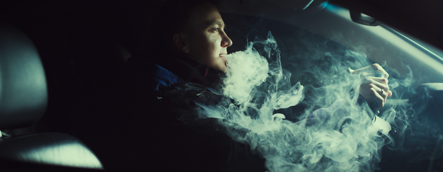 Smoking Cannabis in the car Fumer cannabis voiture