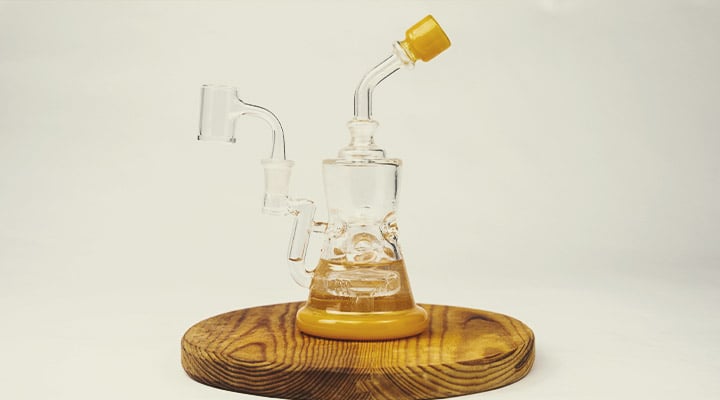 Devriez-vous acheter un dab rig ou un vaporisateur ?