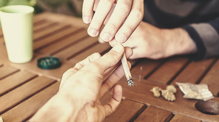 Comment fumer du cannabis comme il se doit Comment fumer du cannabis comme il se doit