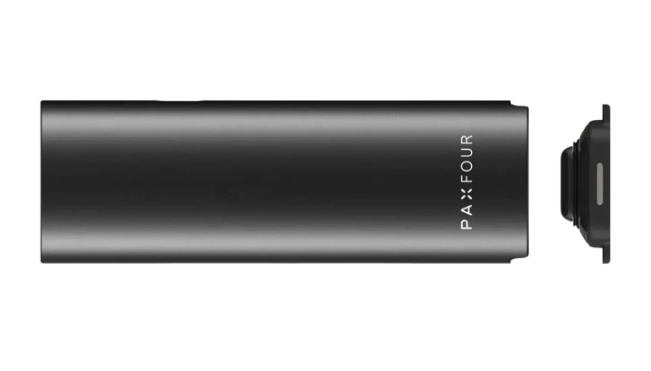 Vue produit du vaporisateur PAX Four tenu en main Vaporisateur PAX Four tenu dans une main, montrant son corps fin et mat, son format compact et son indicateur LED en pétales à l’avant