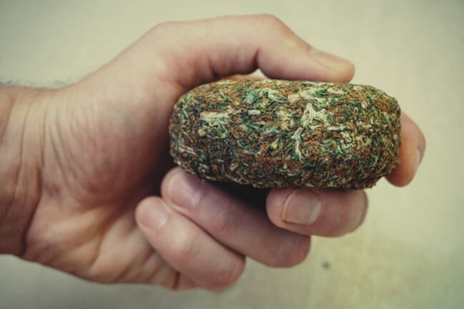 Brick Weed, une introduction : Qu'est-ce que c'est et comment est-ce produit