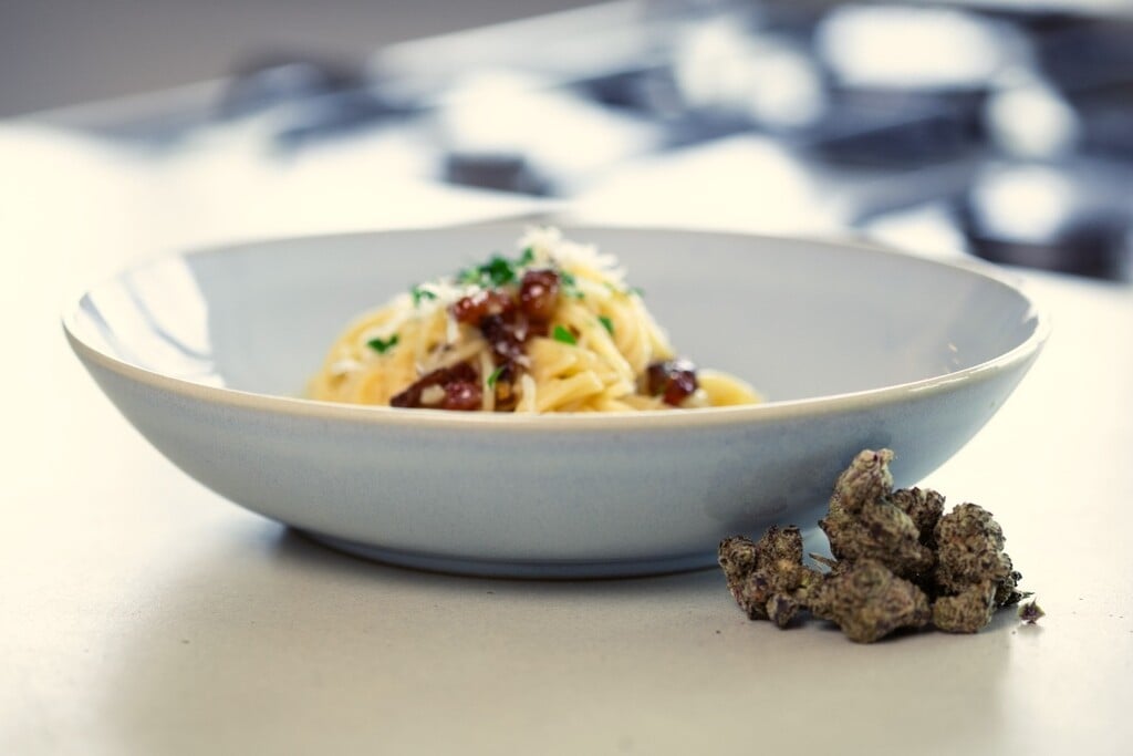 Spaghettis carbonara au cannabis