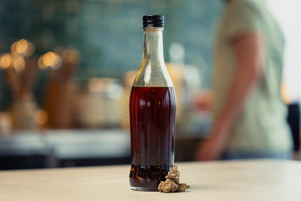 Préparer une huile de cannabis au piment maison