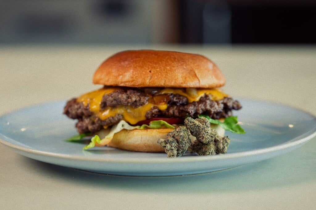 Burger au cannabis maison : recette simple avec beurre infusé