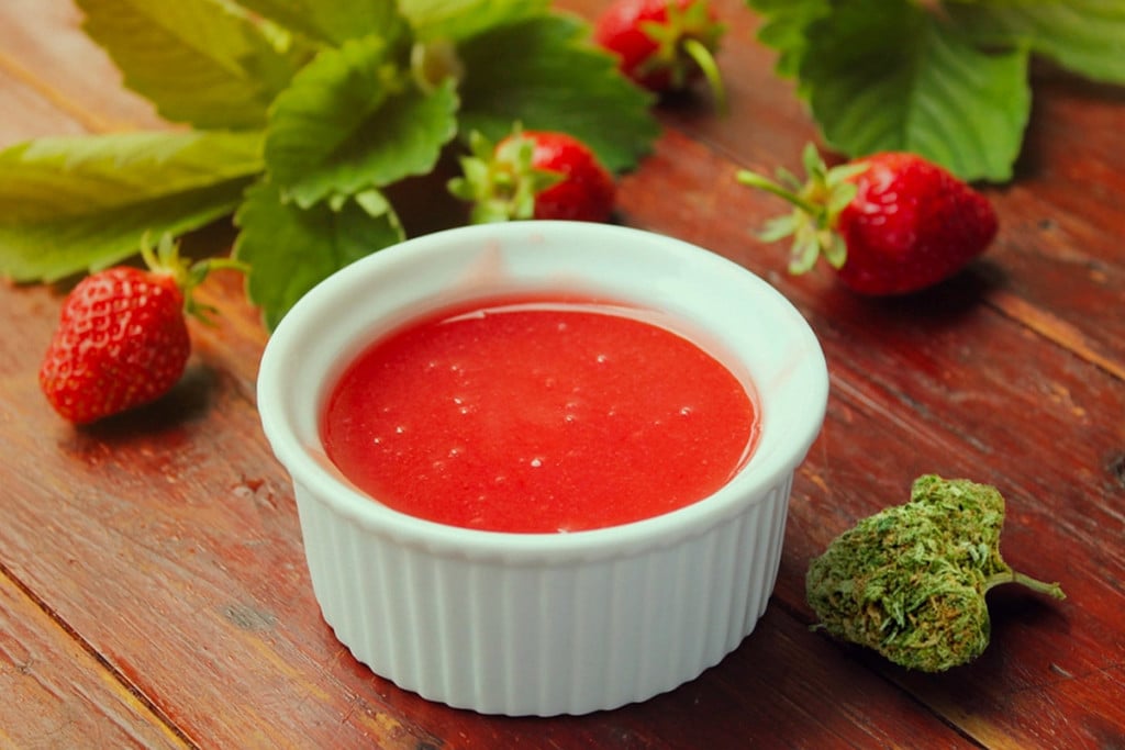 Sauce Aux Fraises Et CBD – Recette Et Présentation Des Aliments Au CBD